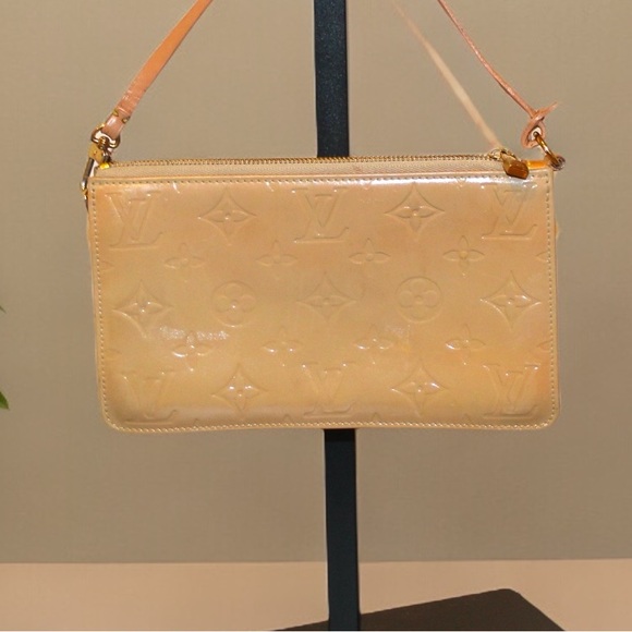 LOUIS VUITTON
Noisette Monogram Vernis Lexington Pochette Bag - Picture 10 of 10